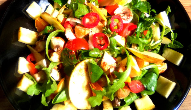What is raw food? Raw food salad
